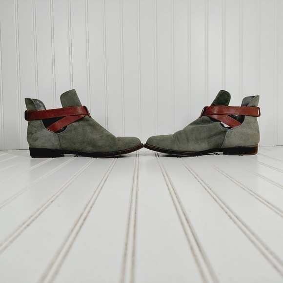 Bella Vita Women's Raine Grey Brown Buckle Straps Slip On Ankle Boots I702 - Picture 7 of 11